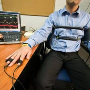 Diviértete con la simulación de un detector de mentiras